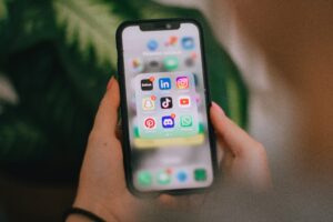 Recovery Apps vs. In-Person Meetings